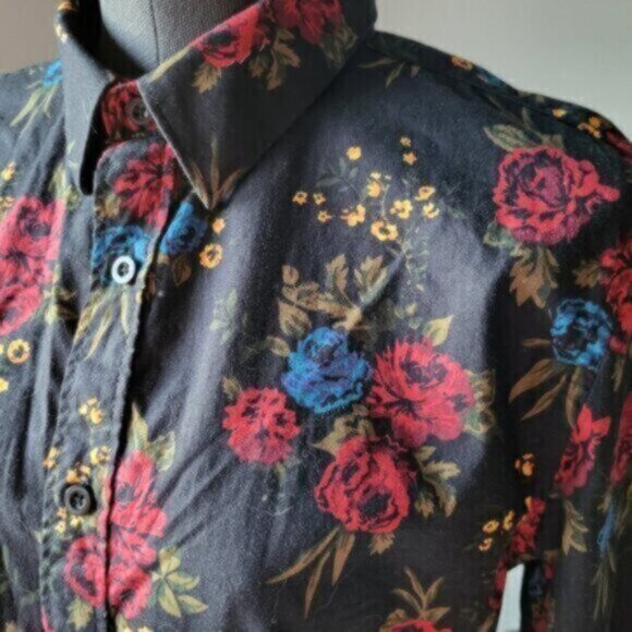 Cotton Rose floral print Black Shirt Women’s Sz Small - Picture 7 of 7